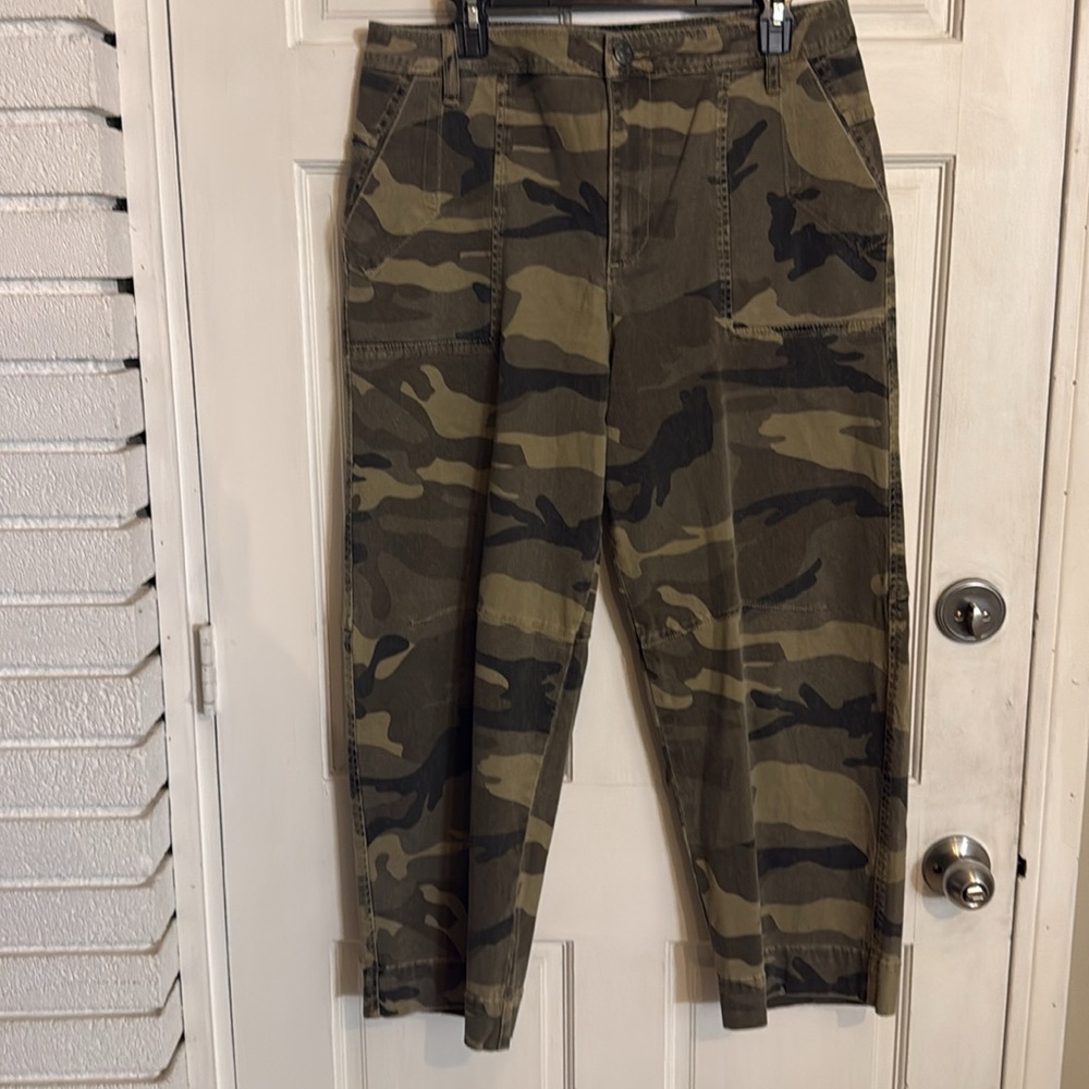 NWOT KUT from the Kloth Women's Ashton High rise Wide Leg Barrel, Camo in Olive - Picture 5 of 16